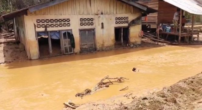 
					Warga Kembali Mengungsi Akibat Banjir Susulan di Tapteng