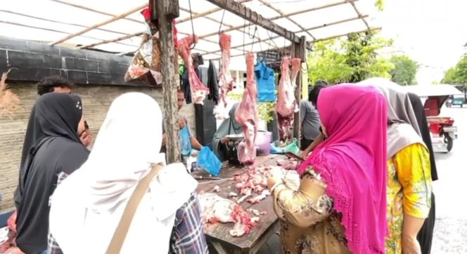 
					Penjual Daging Sapi Dadakan Diserbu Pembeli di Tapanuli Tengah