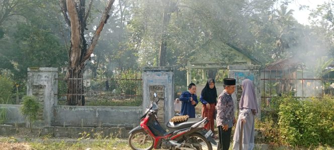
					Tradisi Ziarah Jelang Ramadhan, Warga Panyabungan Padati Pemakaman