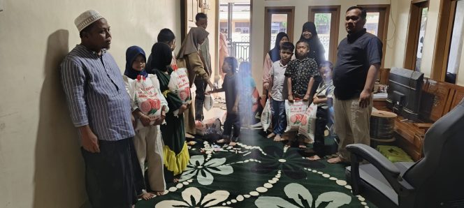 
					Sambut Ramadhan, PT Azkyal Network Madina Berbagi Dengan Jompo dan Yatim Piatu