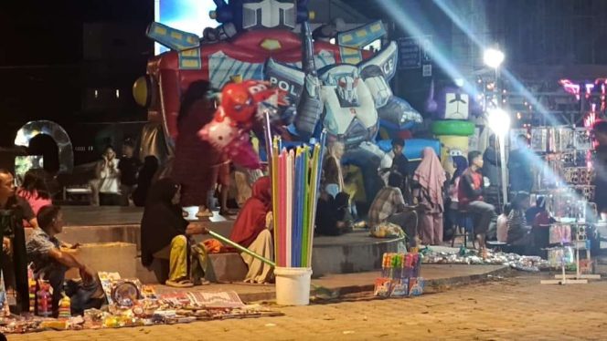 
					Mengganggu Pengunjung, Petasan Berbahaya Dijual Bebas di Taman Kota Panyabungan