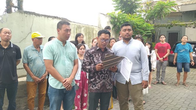 
					Warga Contempo Regency Tolak Pembongkaran Pagar Tembok