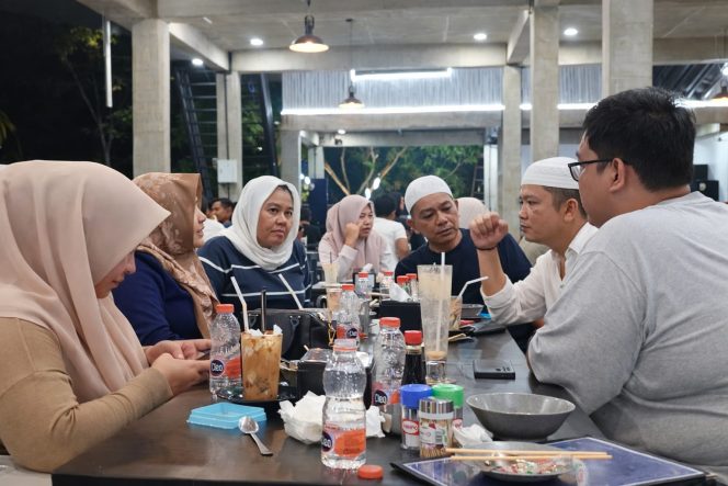 
					Wakil Bupati Cicipi Hidangan di Warkop Madina