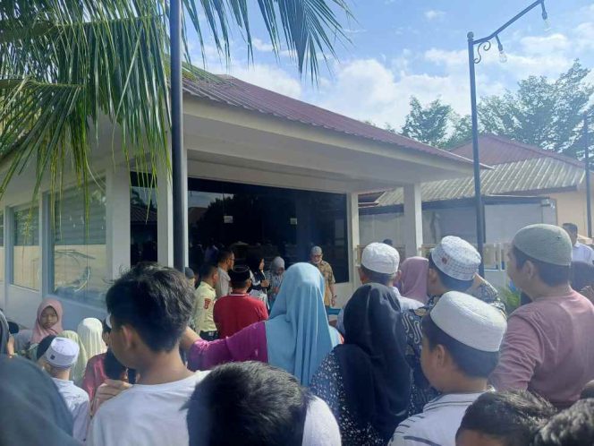 
					Dr. Safi’i Siregar Santuni Ratusan Anak Yatim di RSU Permata