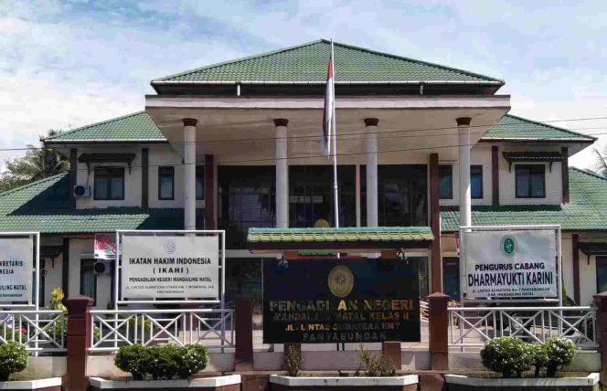 
					PN Madina Tolak Eksepsi Menteri ESDM, Bupati Madina, PT SMGP, Gugatan Berlanjut ke Tahap Pembuktian
