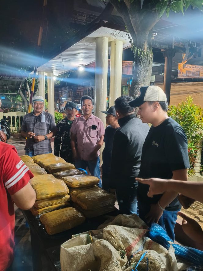 
					Panik, Kurir Buang 33 Ball Ganja di Padanglaru