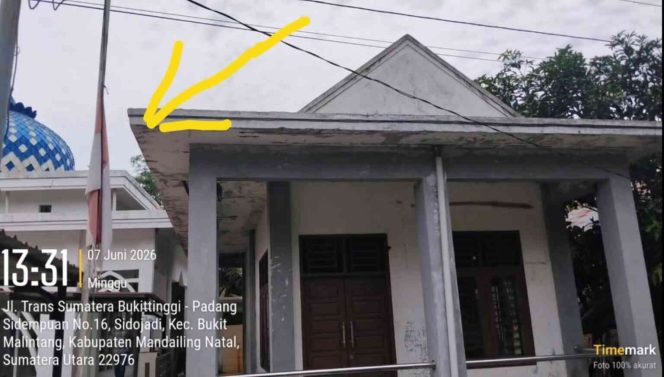 
					Bendera Merah Putih Setengah Tiang di Kantor Desa Lambou Darul Ihsan Jadi Sorotan Warga Mandailing Natal
