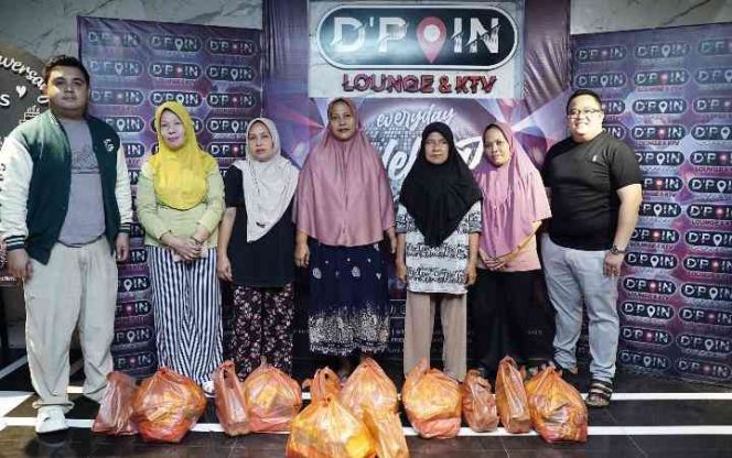 
					Rayakan Anniversary 4 Years, D’ POIN Bagikan Sembako untuk Warga Sekitar.