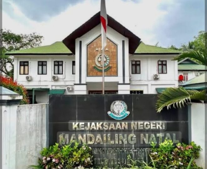 
					Kejari Madina Diterpa Isu Kutipan Rp. 2.500.000 Perdesa