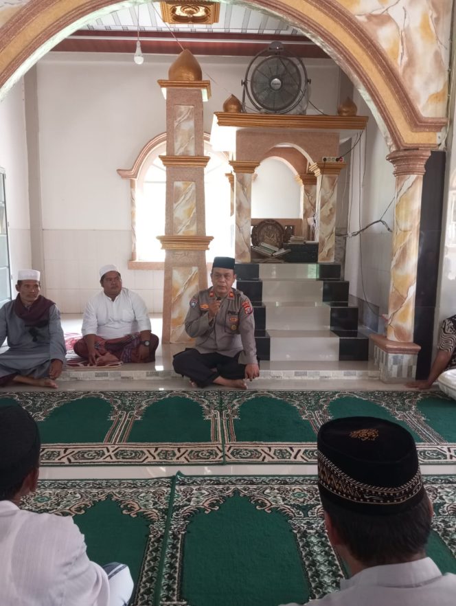 
					Safari Jumat Kapolsek Batang Natal, Ajak Jamaah Jaga Kamtibmas dan Perangi Narkoba