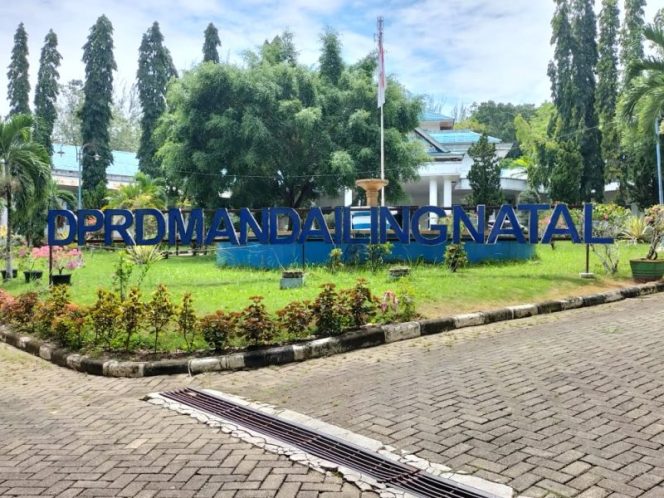 
					Anggaran Makan Minum di Sekretariat DPRD Madina Capai 2,1 Miliar Lebih